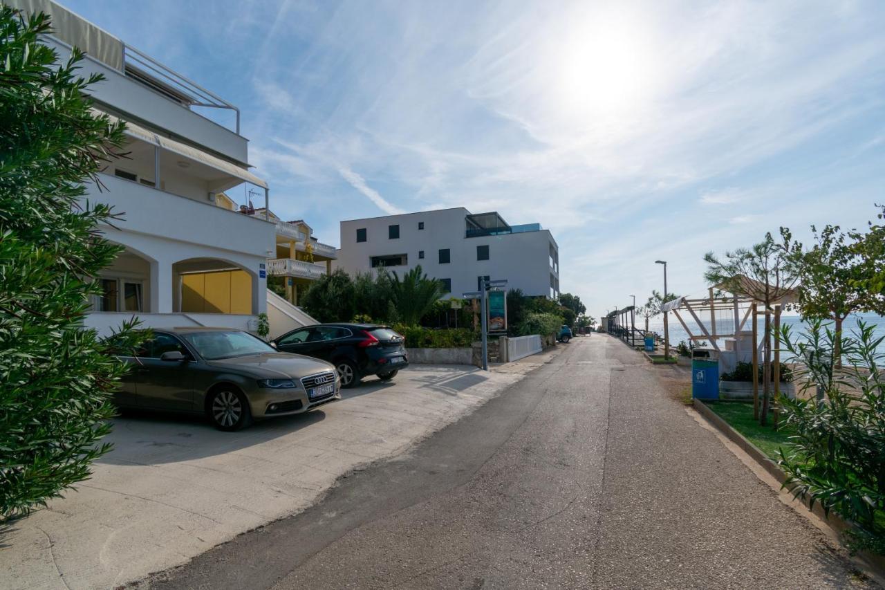 Apartments By The Sea Mandre, Pag - 4093 コラン エクステリア 写真
