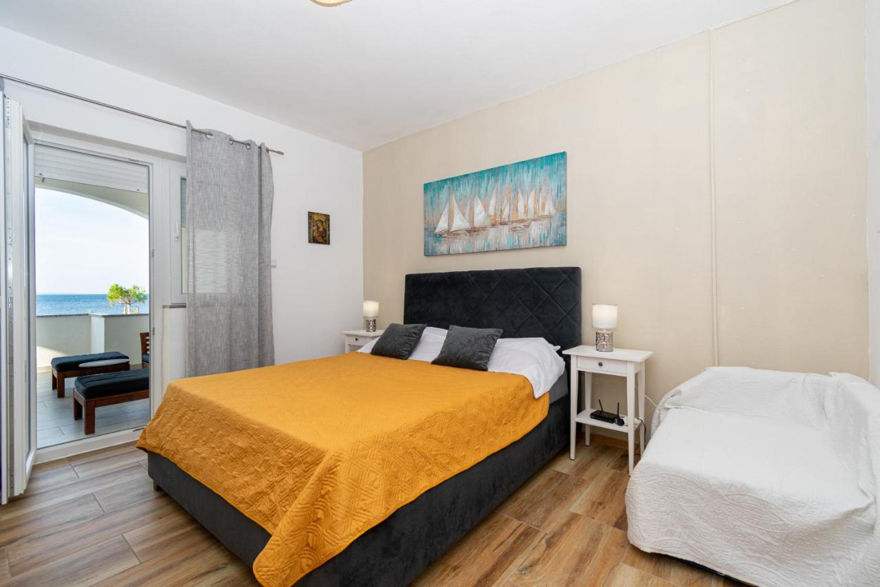 Apartments By The Sea Mandre, Pag - 4093 コラン エクステリア 写真