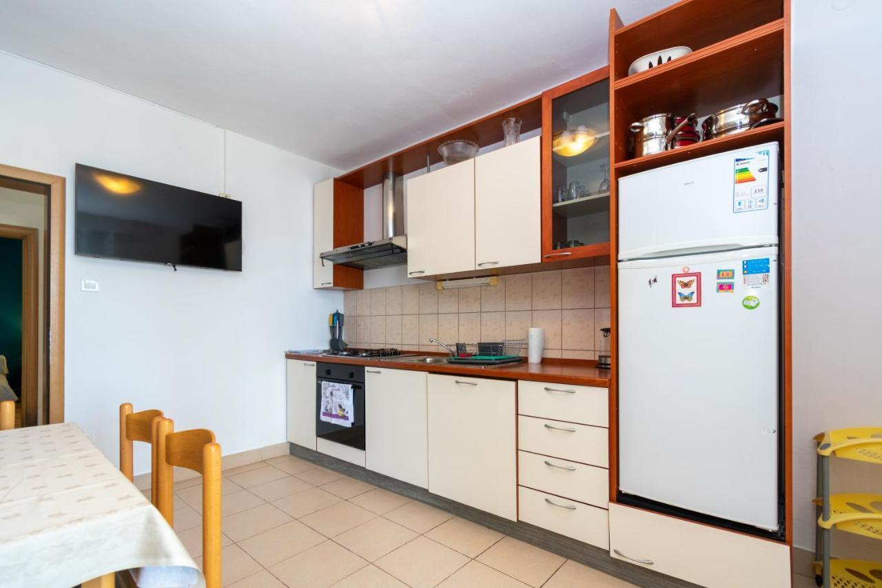 Apartments By The Sea Mandre, Pag - 4093 コラン エクステリア 写真