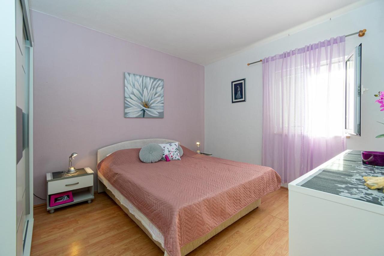 Apartments By The Sea Mandre, Pag - 4093 コラン エクステリア 写真