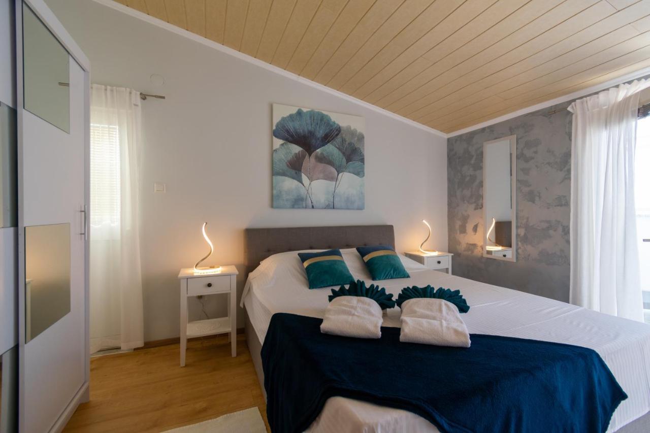 Apartments By The Sea Mandre, Pag - 4093 コラン エクステリア 写真