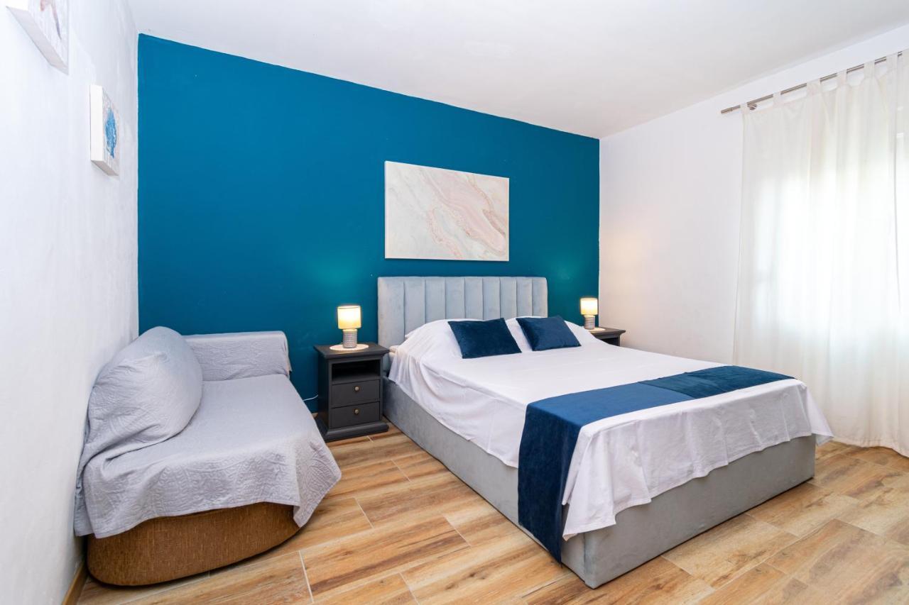 Apartments By The Sea Mandre, Pag - 4093 コラン エクステリア 写真
