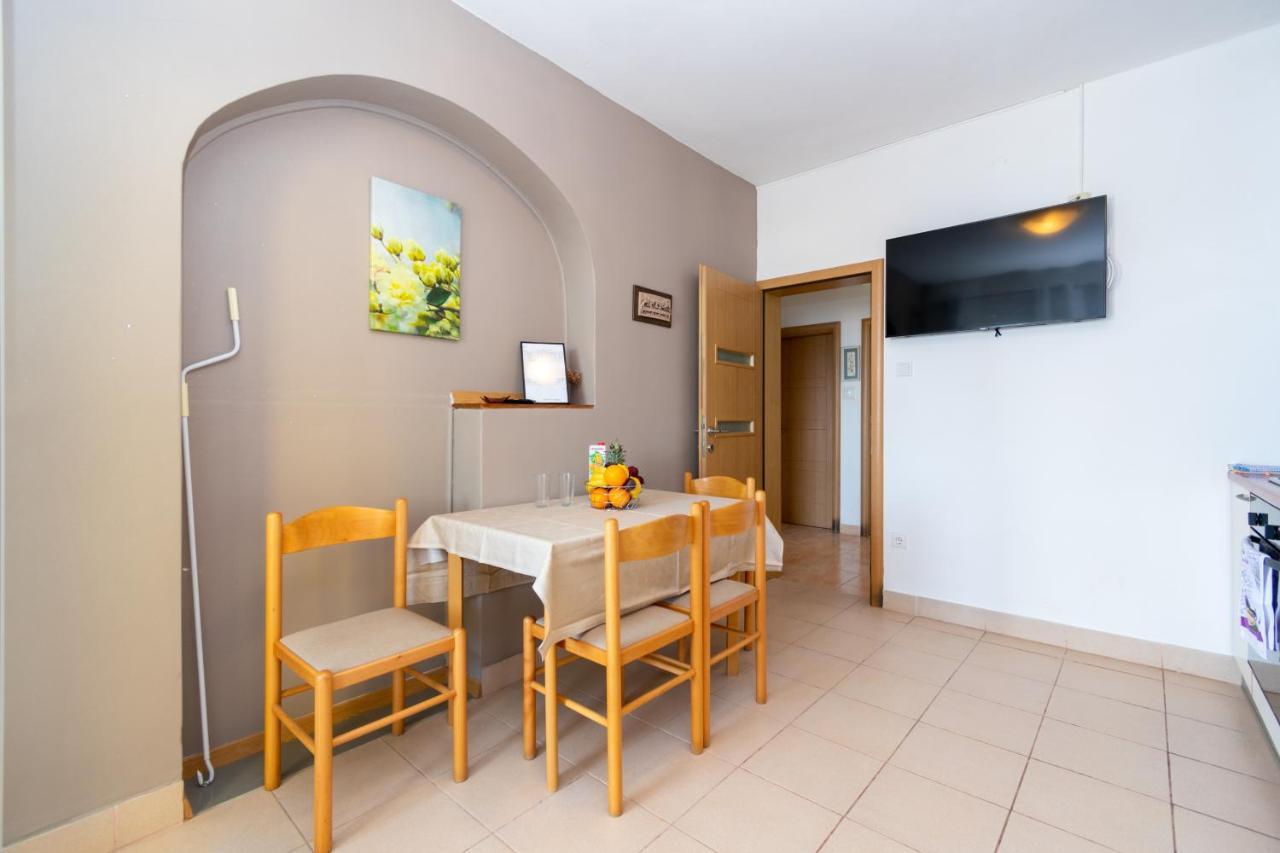 Apartments By The Sea Mandre, Pag - 4093 コラン エクステリア 写真