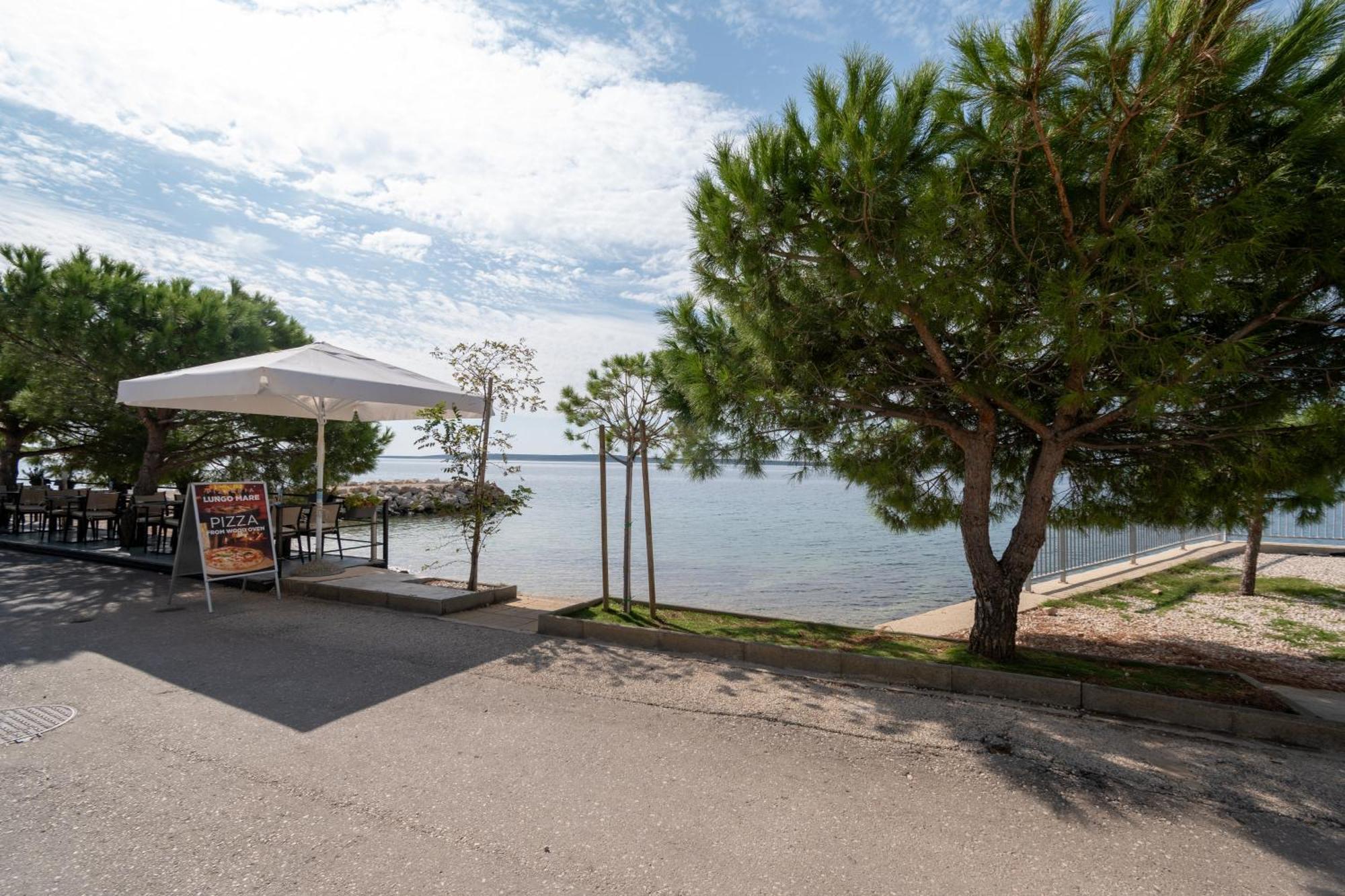Apartments By The Sea Mandre, Pag - 4093 コラン エクステリア 写真
